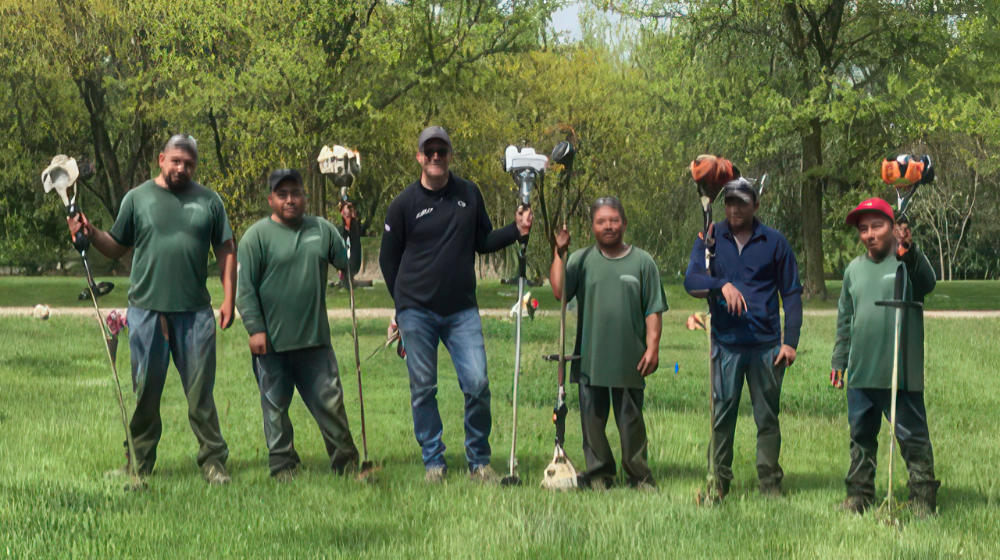 pro cemetery services crew 02